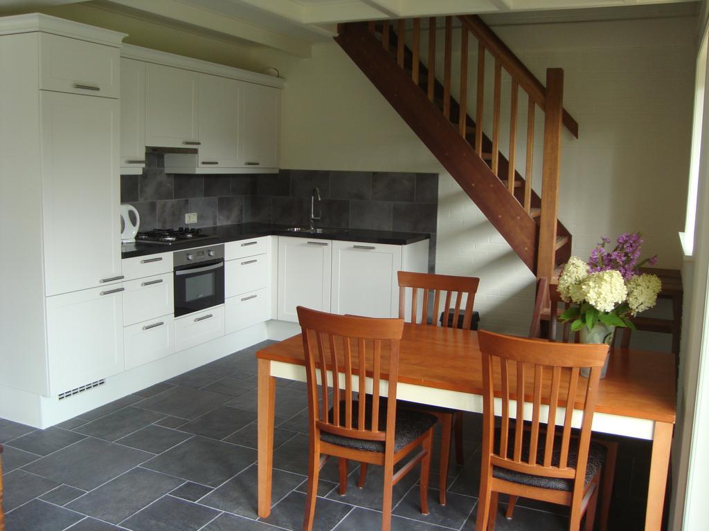 Vakantiehuis "Aan De Zandweg" Roderesch Room photo